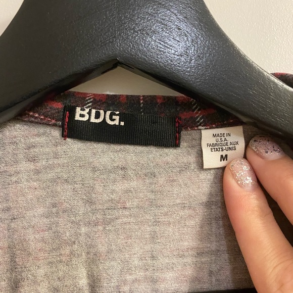 5 for $50 BDG size medium short sleeve sweater - Picture 4 of 5